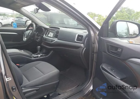 2018 Toyota Highlander Le z USA, uszkodzony, nr VIN 5TDBZRFH1JS896873